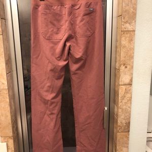 FIGS SCRUBS MAUVE LIMITED EDITION COLOR! SOLD OUT